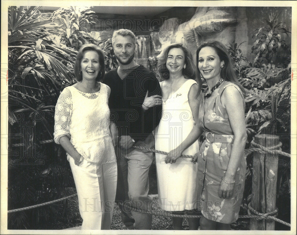 1994 Press Photo Actor William Peterson with Helen Ashley &amp; Others- Historic Images