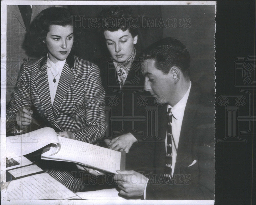 1954 Press Photo Christiane Martel Model Divorce Paper Signing- Historic Images