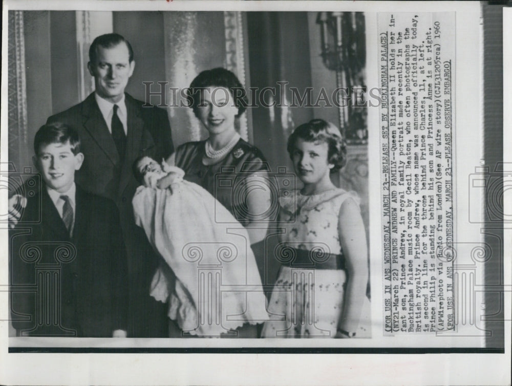 1960 Press Photo Queen Elizabeth Infant Prince Andrew Family Portrait- Historic Images