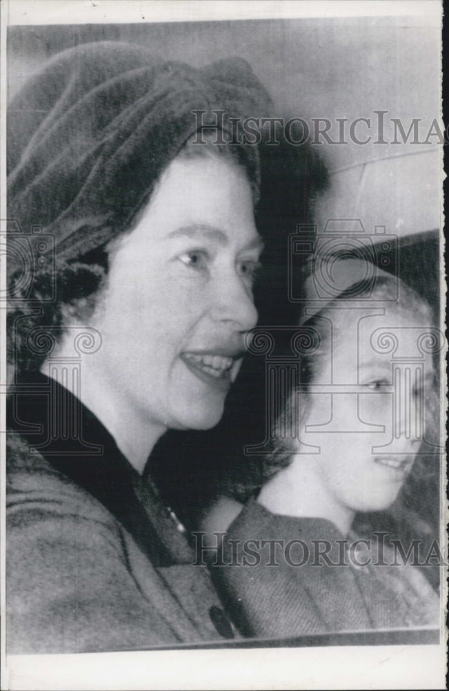 1963 Press Photo Queen Elizabeth II and her Daugher Anne- Historic Images