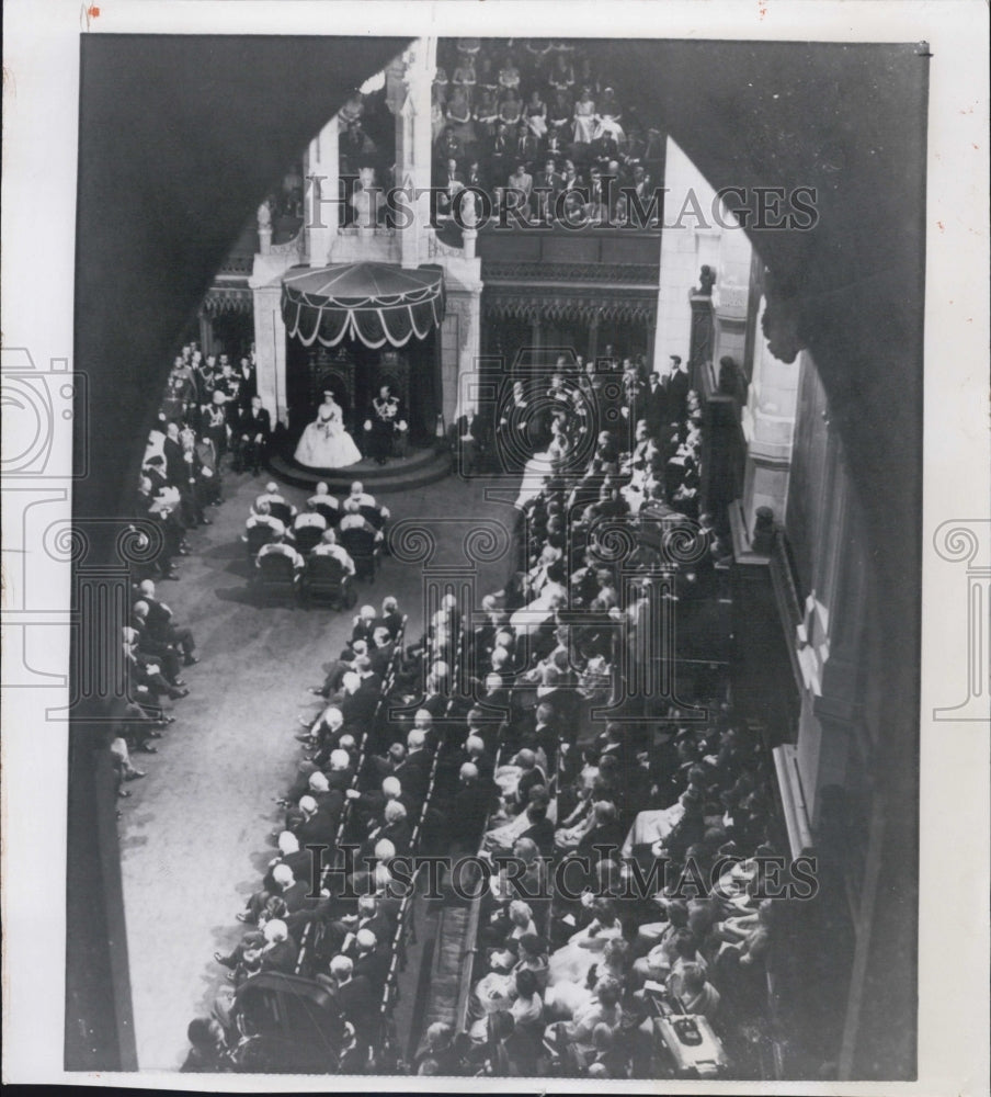 1957 Press Photo Queen Elizabeth Opened Canada&#39;s Parliament- Historic Images