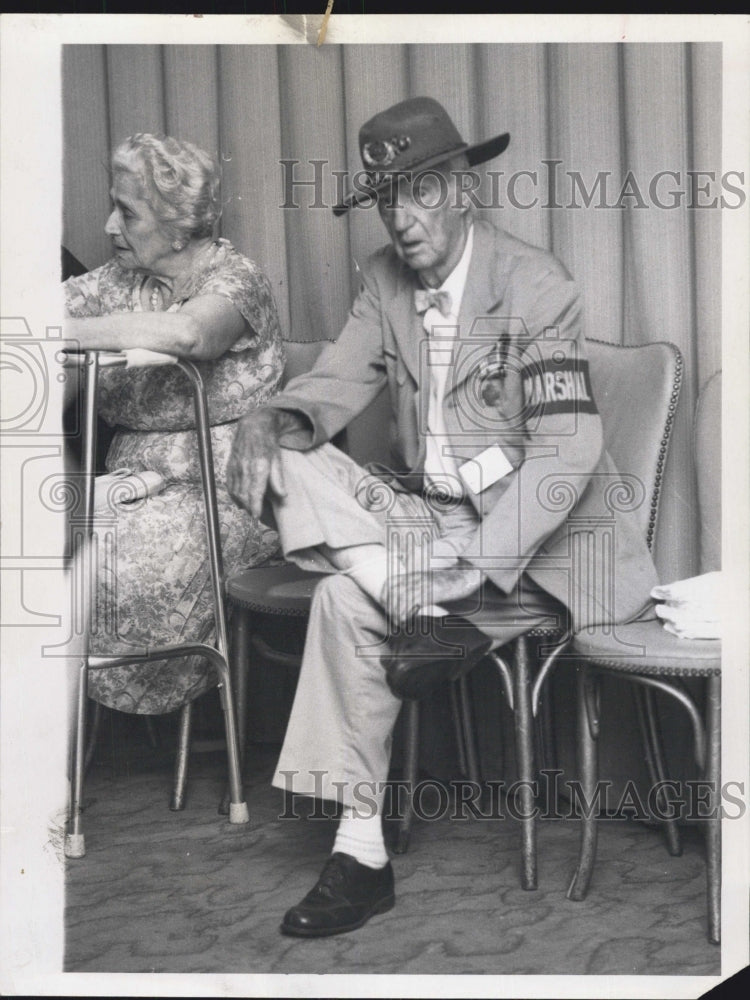 1969 Press Photo Charles Barrows wearing his uniform from the Spanish American