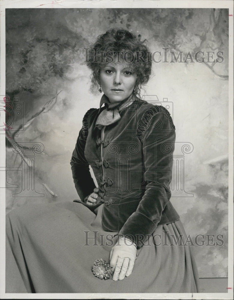1976 Press Photo Actress Brenda Vaccaro On CBS Television Show Sara - RSG75403