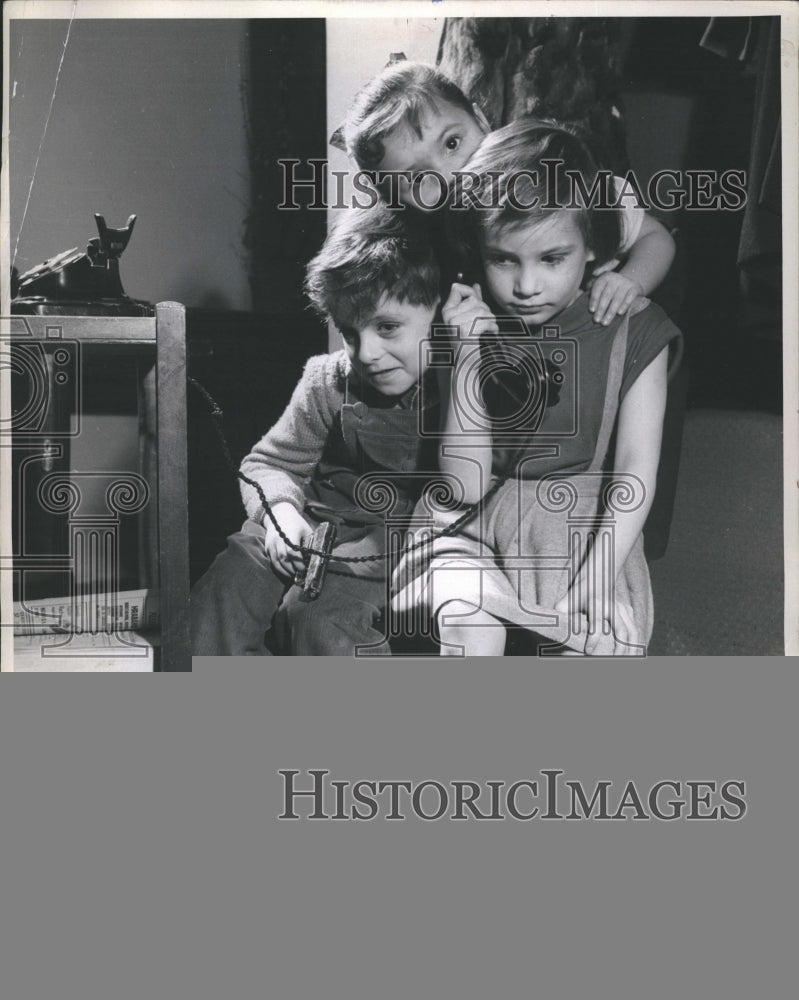 1957 Press Photo Telephones Serial Children Her Family Tales- Historic Images