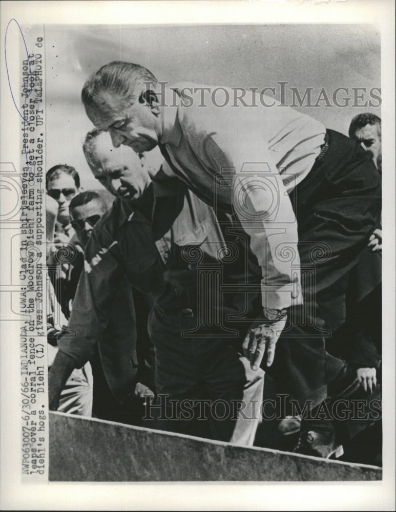 1966 Press Photo President Johnson Leaps Over Corral Fence on Woodraw Diehl- Historic Images