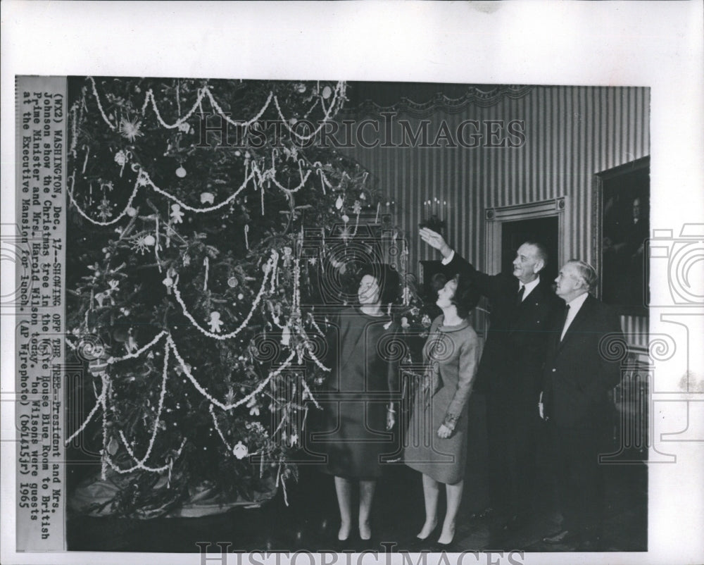 1965 Press Photo President and Mrs. Johnson Show the Christmas Tree White House- Historic Images