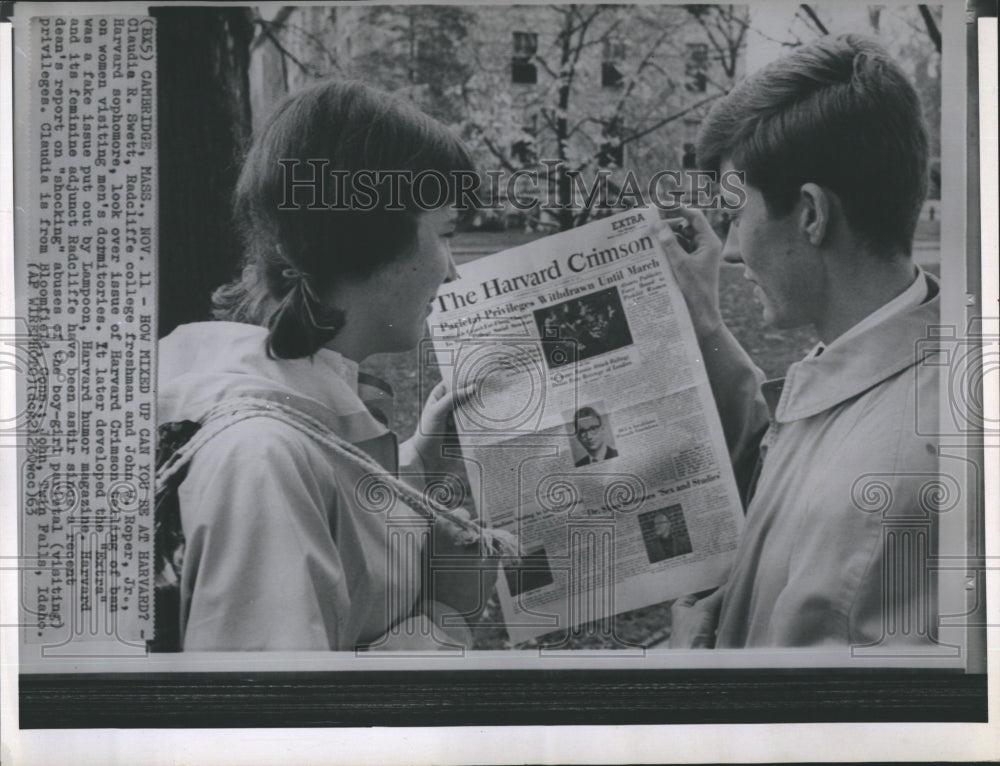 1963 Press Photo Harvard Students Concerned about Boy-Girl Visiting Rules- Historic Images