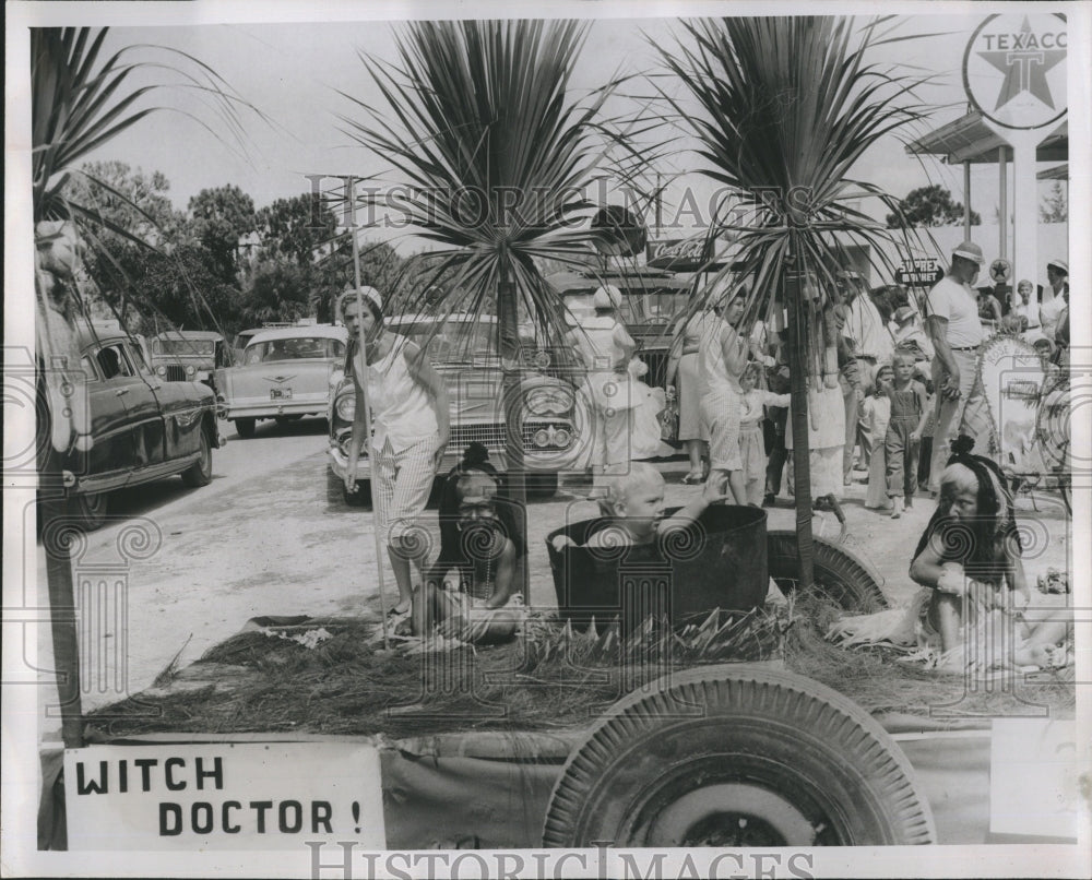 1958 Press Photo Float won the first prize in parade- Historic Images