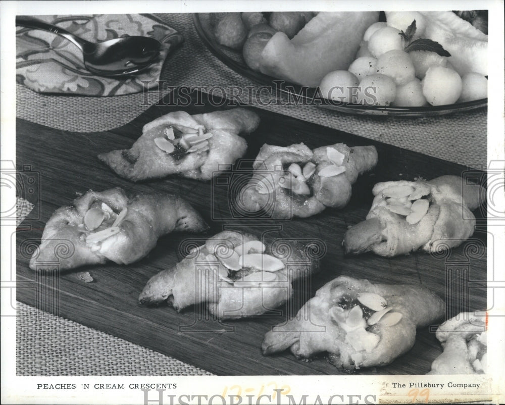 1974 Press Photo Peaches &#39;n Cream Crescents- Historic Images