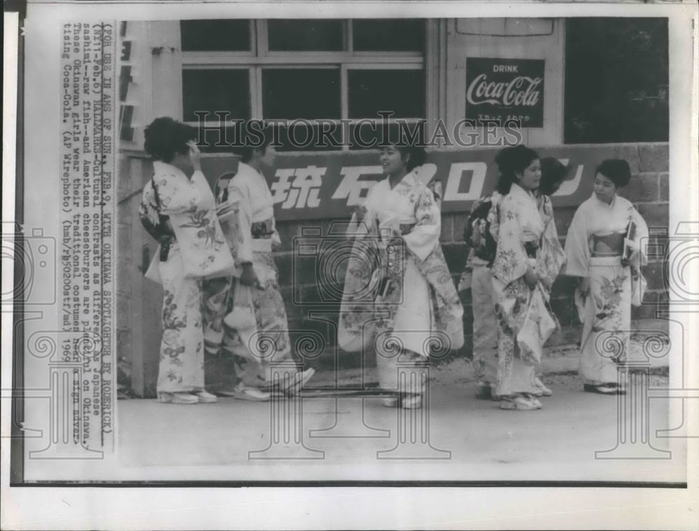 1969 Press Photo Okinawa and American Cultural Fusion- Historic Images