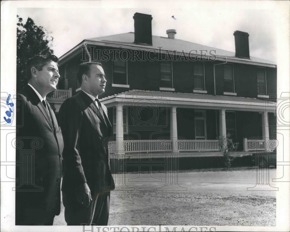 1964 Press Photo Lorren Christian and Alfonso Fernandez- Historic Images