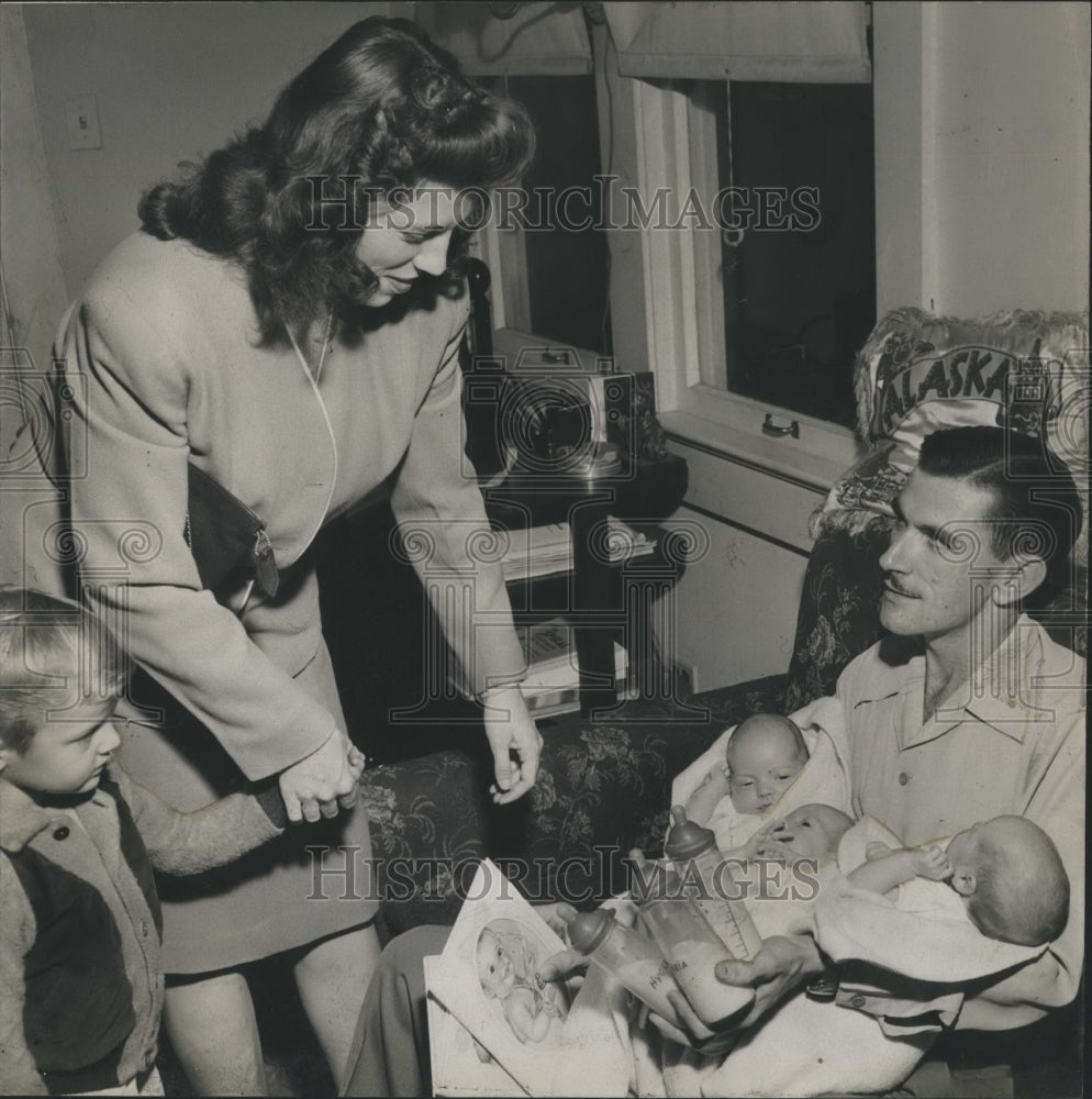 1948 Press Photo Mr.and Mrs. L&#39; Heureaux and their triplets- Historic Images