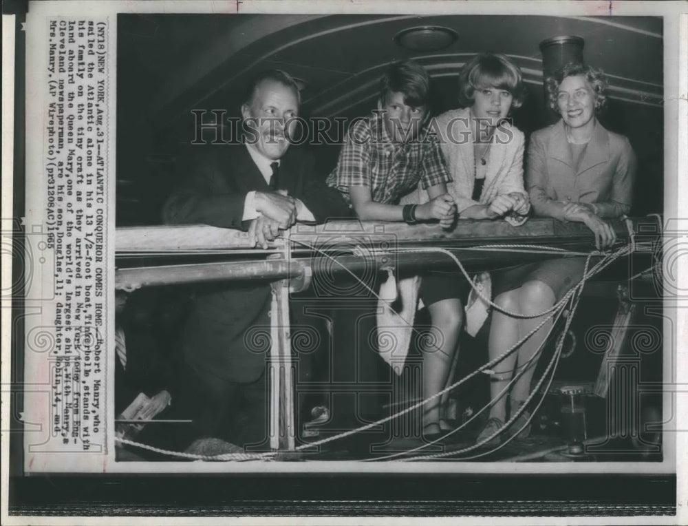 1965 Press Photo Mr. and Mrs Manry with children Douglas and Robin- Historic Images