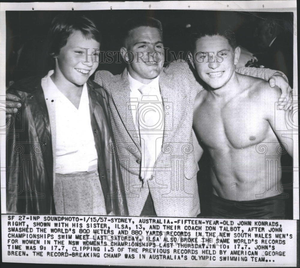 1957 Press Photo John Konrads with sister and their coach Don Talbott- Historic Images