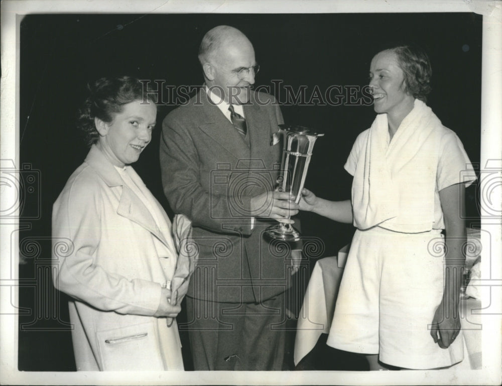 1938 Press Photo Walter Merrill Hall President Lawn Tennis Marjorie Van Ryn- Historic Images