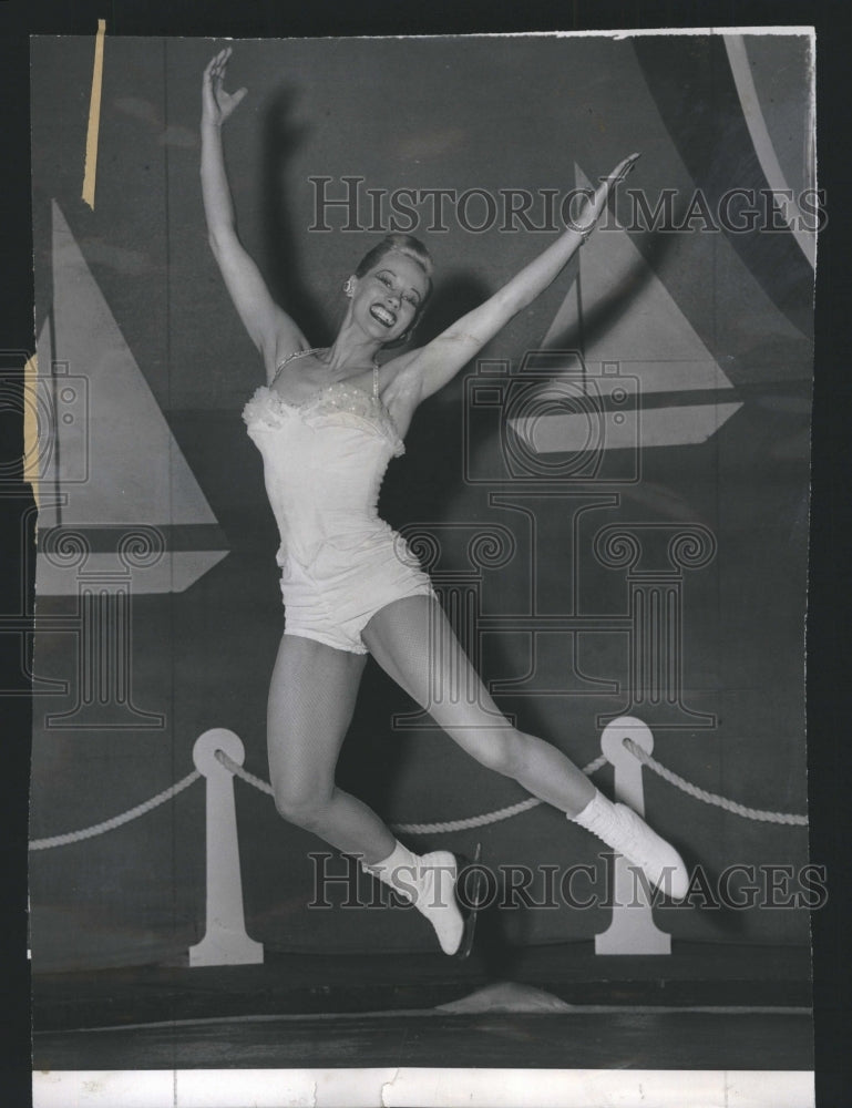 1953 Press Photo Peggy Wallace Ice Revue- Historic Images