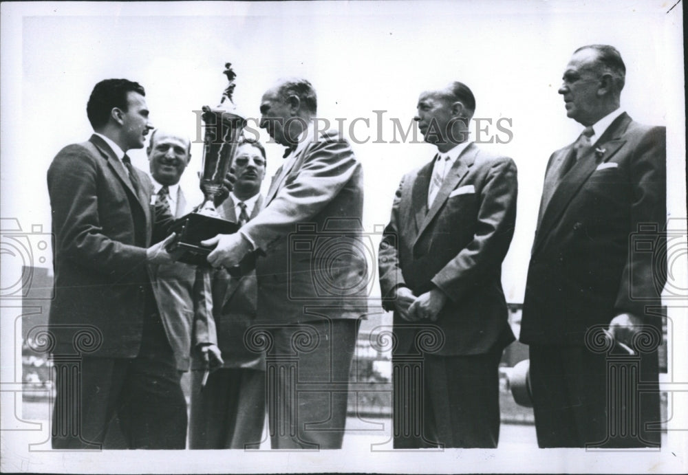 1955 Press Photo Carlos Osuna Jr. of Mexico Tigers Received the Award to give to- Historic Images