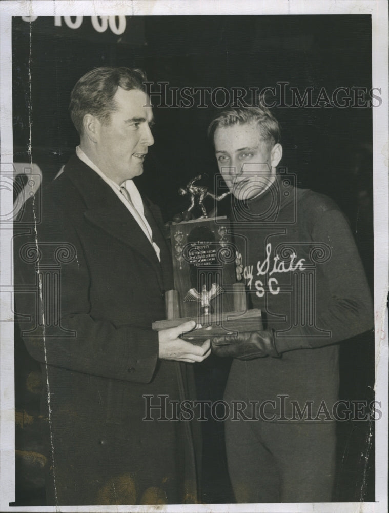 1947 Press Photo Major G. Edward Bradley & Frank Broadhurst.- Historic Images