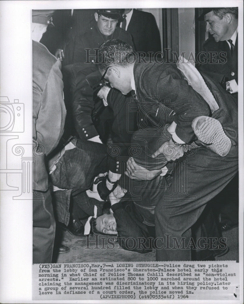 1964 Press Photo Picket at Lobby of San Francisco&#39;s Sheraton-Palace Hotel - Historic Images