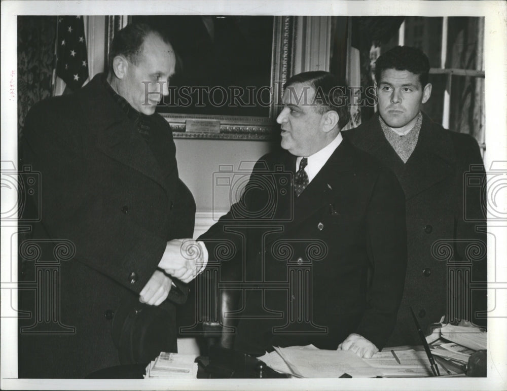 1940 Press Photo Mayor Fiorello La Guardia,  Paavo Nurmi, and Taisto in NYC- Historic Images