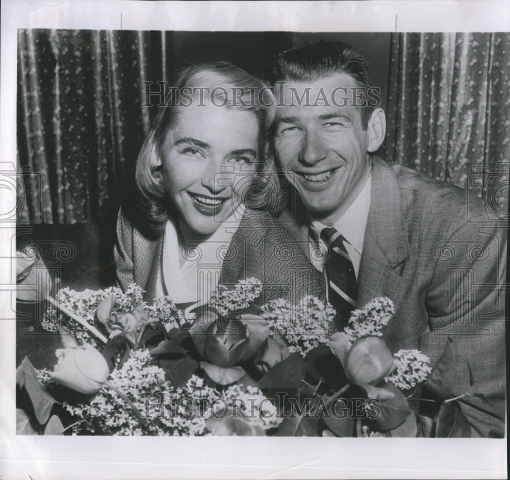 1953 Press Photo Ernest Vandeweghe & wife Colleen Kay Hutchins - Historic Images