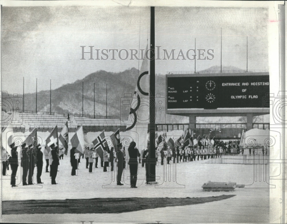 1972 Press Photo Flag Raising At 1972 Winter Olympics- Historic Images