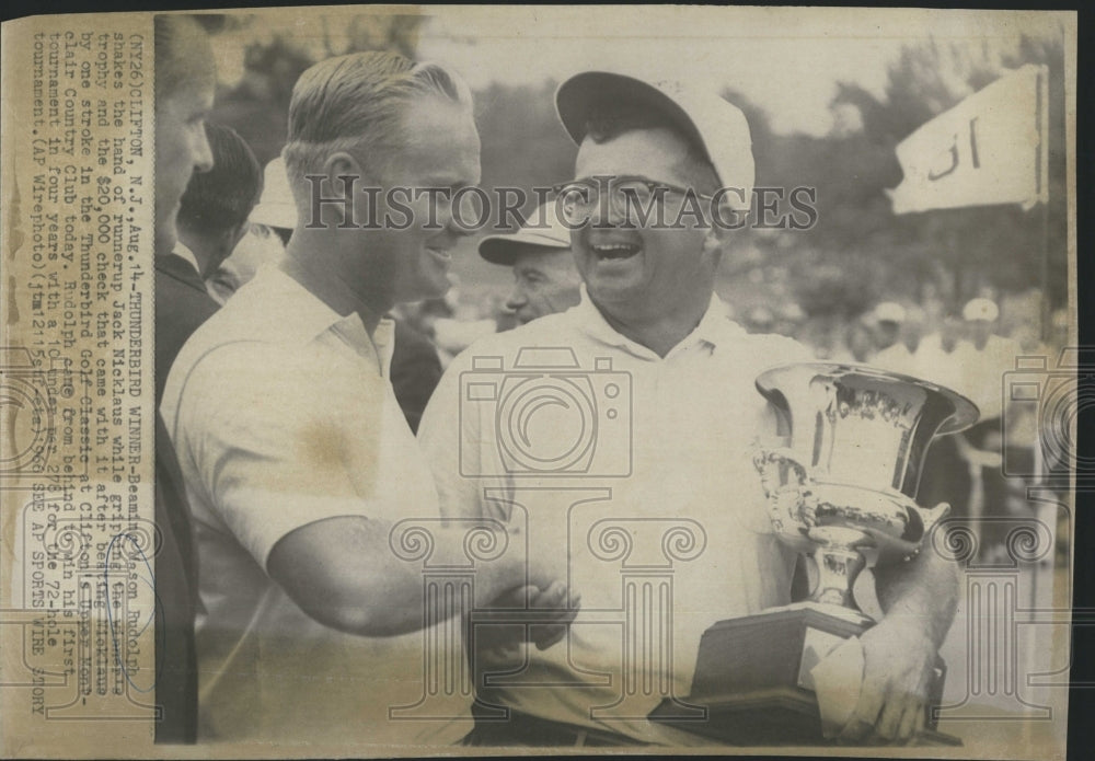 1968 Press Photo Mason Rudolph shakes hands with Jack Nicklaus.- Historic Images