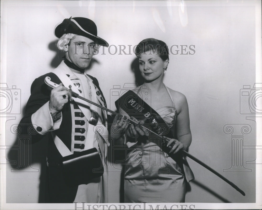 1955 Press Photo Marrien Davidson Toni Williams Miss Battle Cry- Historic Images