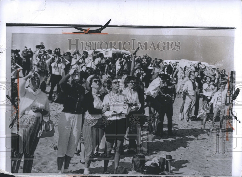 1962 Press Photo Cape Canaveral Atlas Rocket Crowd Observing- Historic Images