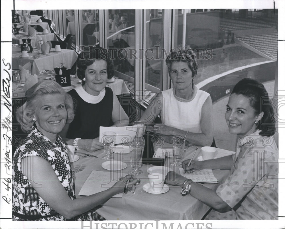 1968 Press Photo St. Louis Pinch Hitters Wives of Players Charities- Historic Images