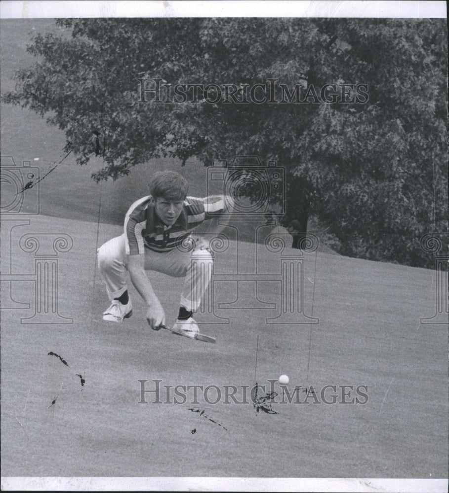 1970 Press Photo Mark Plummer Putt Line Up- Historic Images