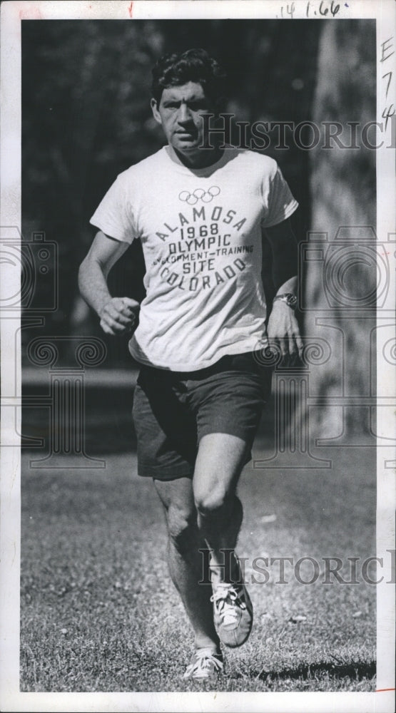 1969 Press Photo National AAU runner Joe Arrazola- Historic Images