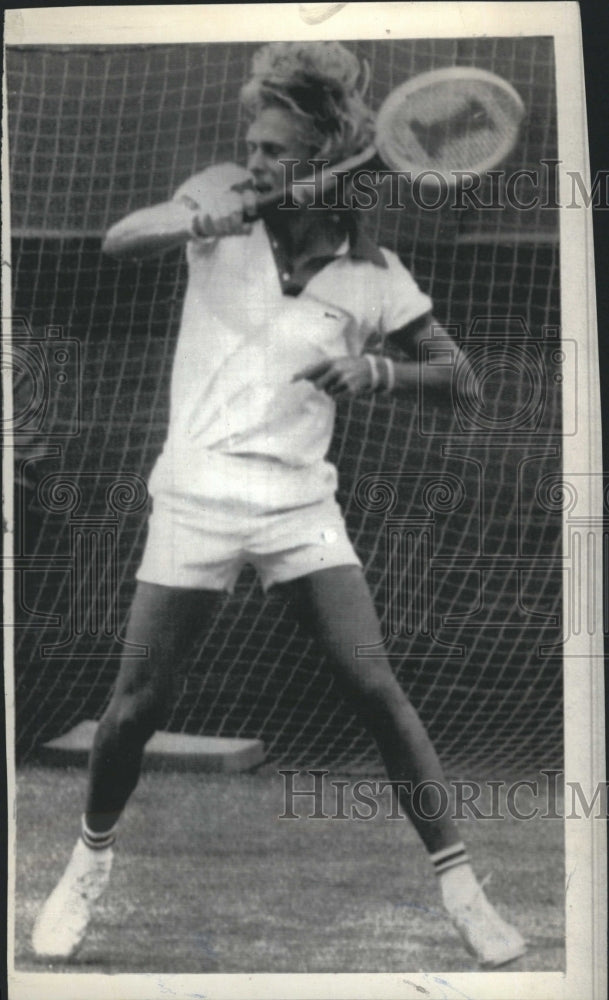 1974 Press Photo Sweden's Bjorn  Borg playing Tennis in Bourne, Australia. - Historic Images