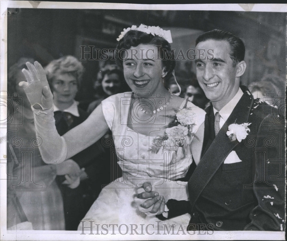 1956 Press Photo Gordon Pirie &amp; Shirley Hampton Olympic Runners Wedding Day- Historic Images