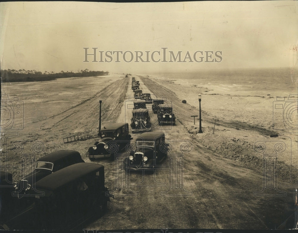 1941 Press Photo Old Cars crossing bridge.- Historic Images