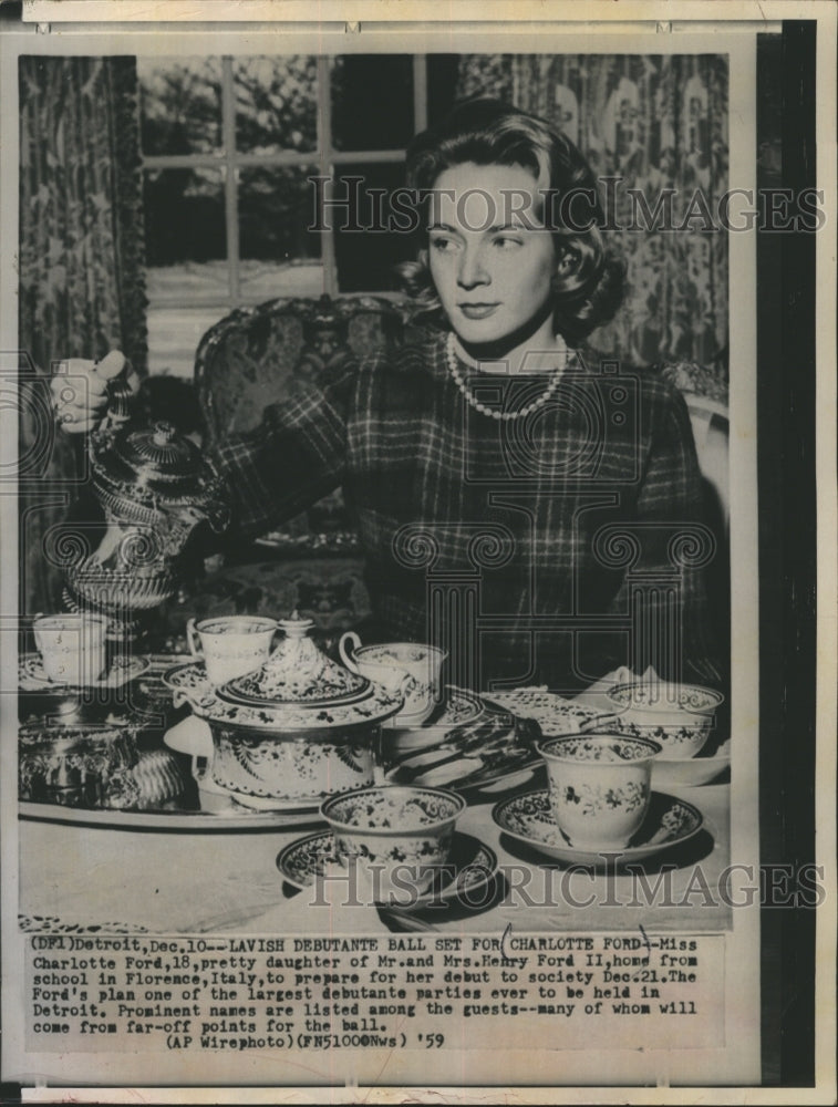 1959 Press Photo Charlotte Ford, preparing for her Debutante ball.- Historic Images