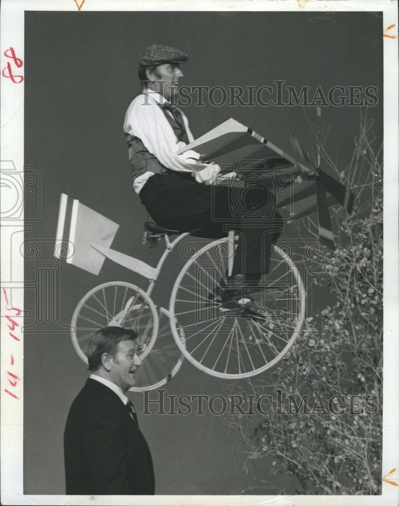 1970 Press Photo Dick Martin Actor Wright Brothers- Historic Images