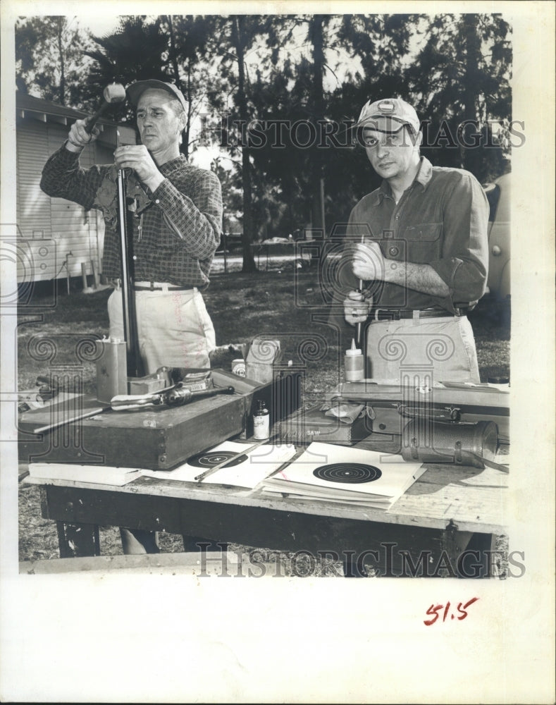 1962 Press Photo Riflemen Steve Kovacs &amp; Charlie Ingram &quot;Rebel Muzzle Loaders&quot;- Historic Images