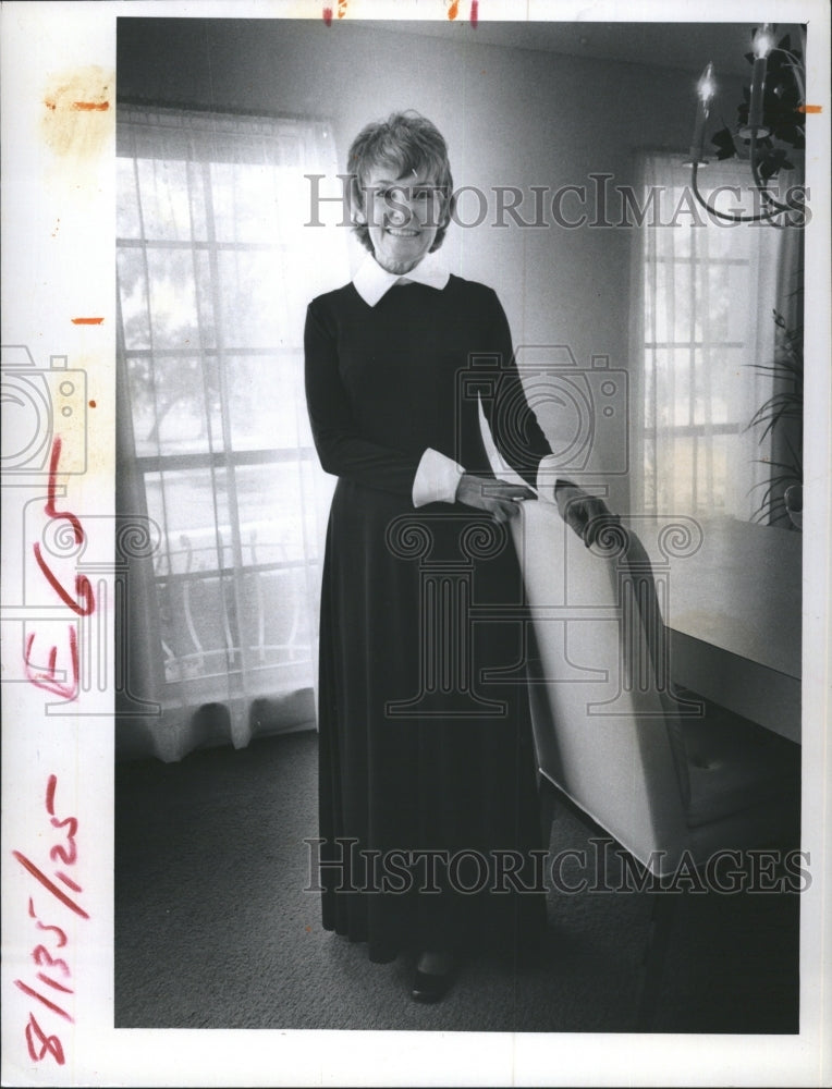 1982 Press Photo Well Dressed Mrs Kern Harmon - RSH44269