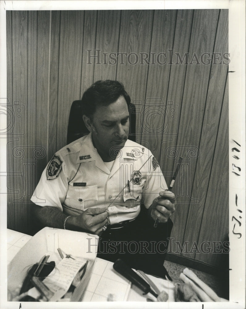 1978 Press Photo Lt Richard Pentecost With Homemade Weapons Manatee County