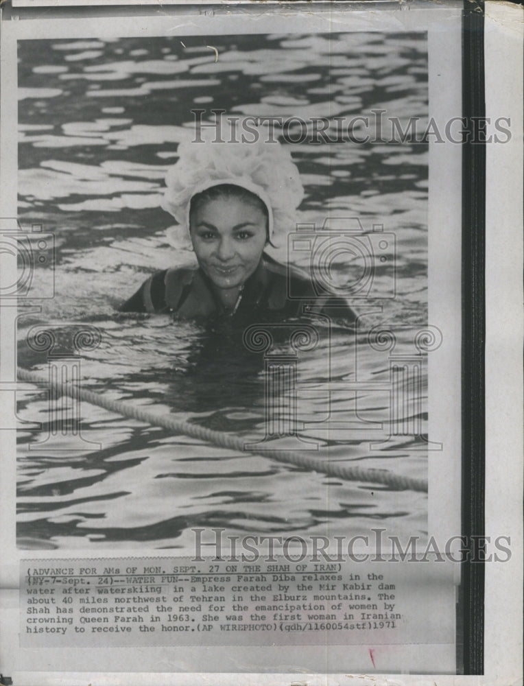 1971 Press Photo First woman crowned in Iran, the Shah's wife Empress Farah Diba
