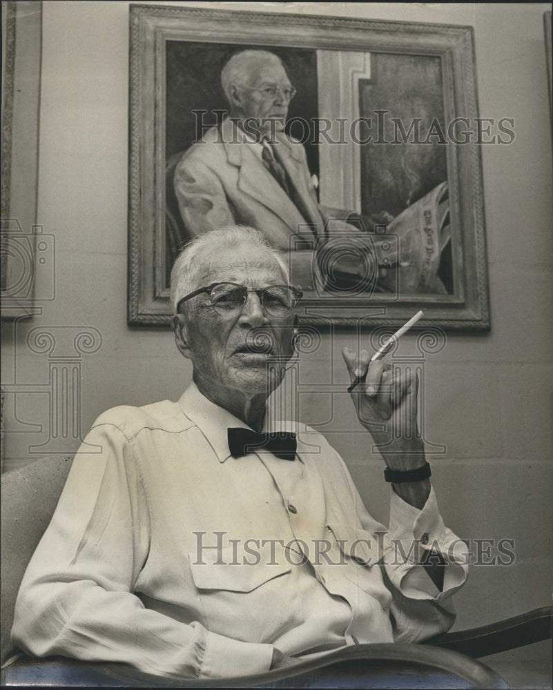 1961 Press Photo New York City Times World Herald Mail Newsman Willis Pratt