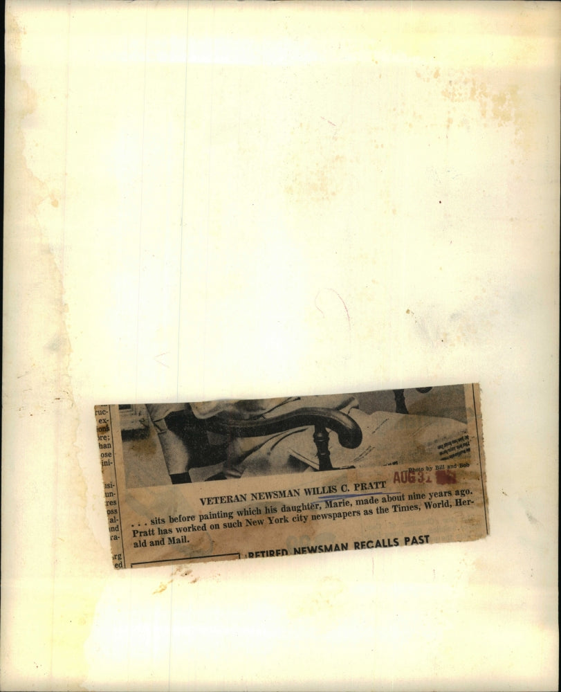 1961 Press Photo New York City Times World Herald Mail Newsman Willis Pratt