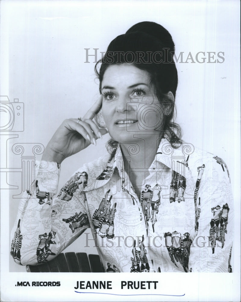 1974 Press Photo Jeanne Pruett Country Music Singer For MCA Records - RSH46755