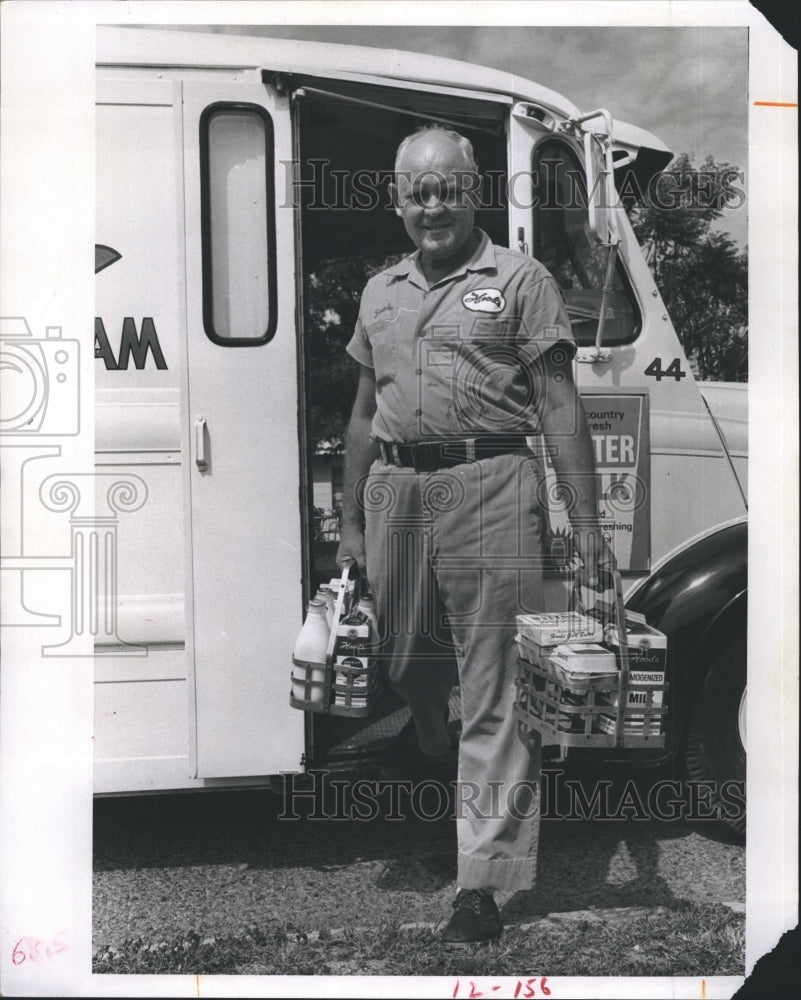 1966 Press Photo William Pytosh Milkman Delivers To Homes - RSH47773