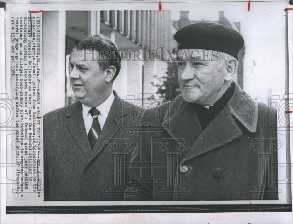 1971 Press Photo Rev J.Williams Michelman with his attorney. - RSH50471