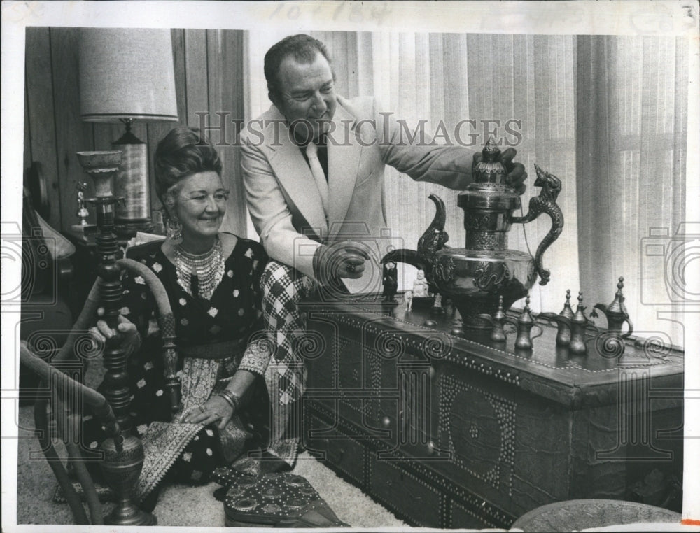 1973 Press Photo Interior of Bay Islands Penthouse Couple from the Mid-East
