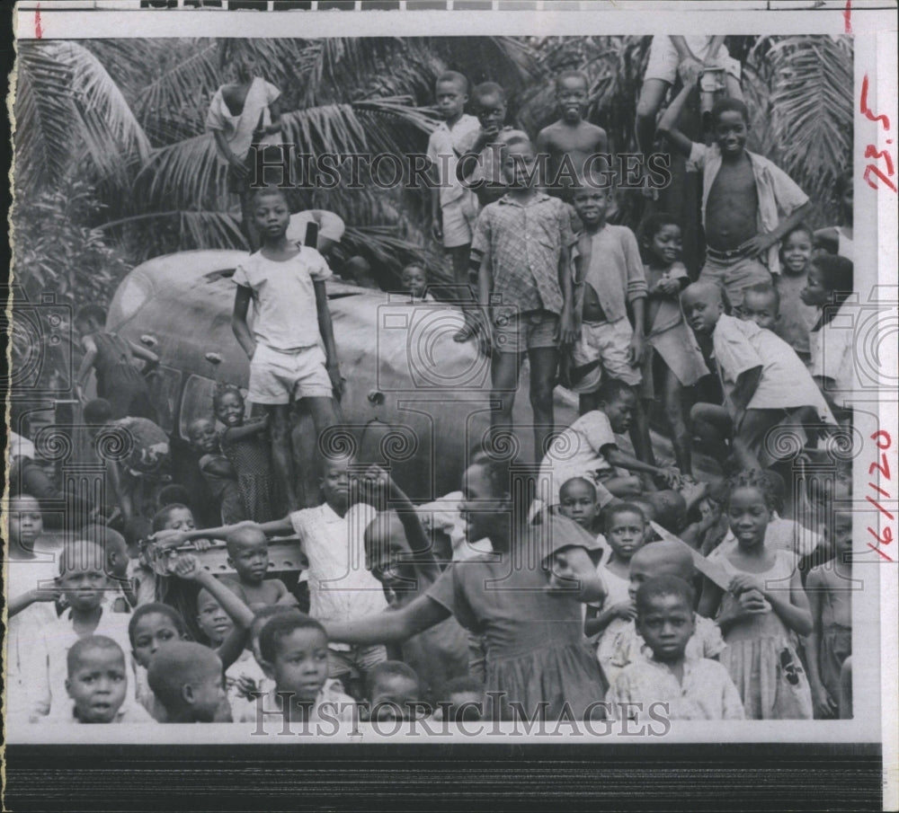 1970 Press Photo There is not a pot-bellied child in sight as a group of Ibo