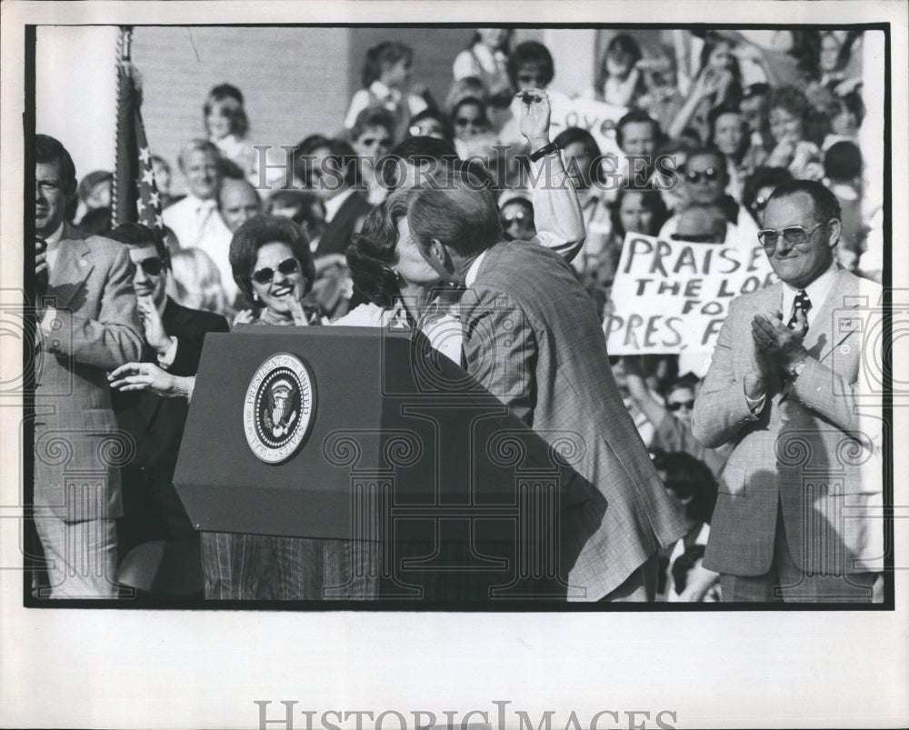 1976 Press Photo Gerald Ford campaigning in Tampa - RSH51569