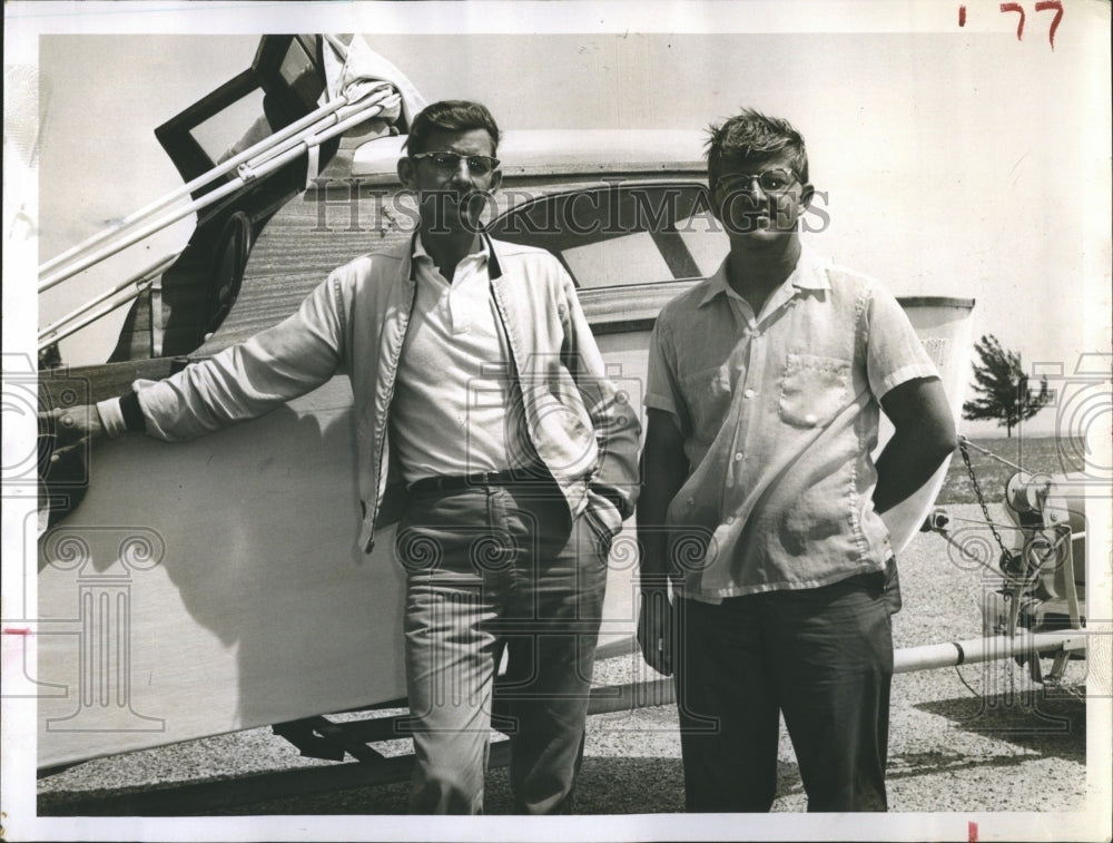 1962 Press Photo Rescue Team Sherwood Murphy Nephew Delbert Collins - RSH52107
